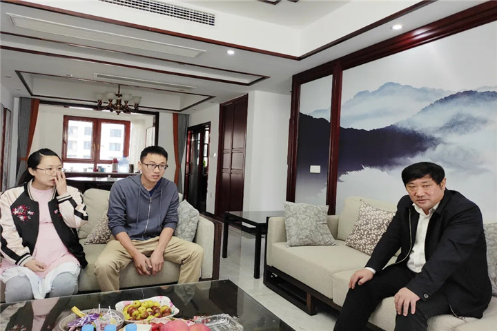 开展廉洁家访 共筑廉洁家风