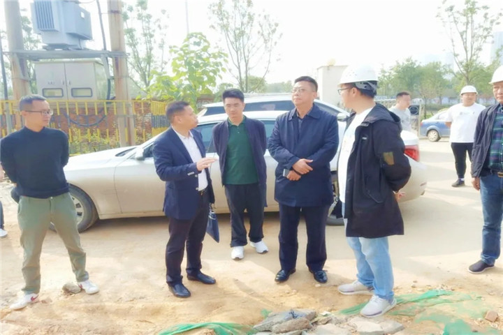 集团党委副书记、副总经理袁扣华前往蛟桥医院项目进行调