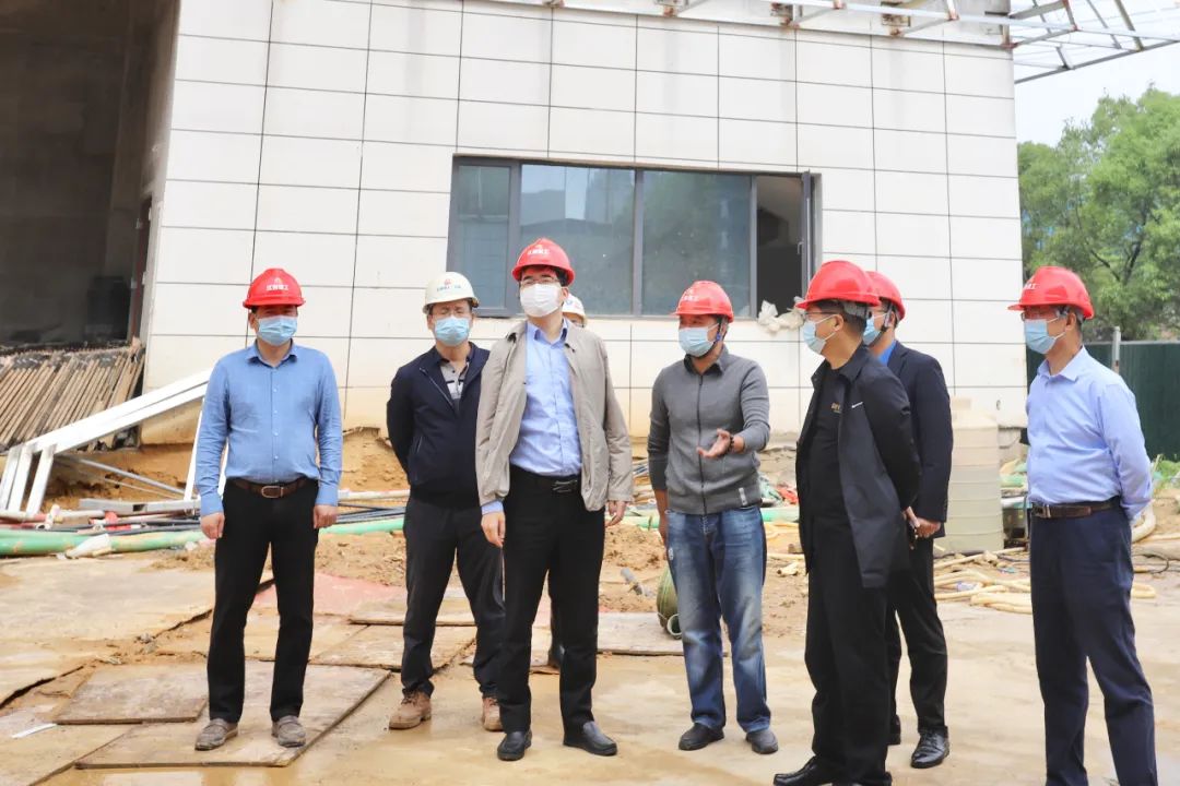 贺敏调研区重大重点项目安全生产及国有资产使用情况