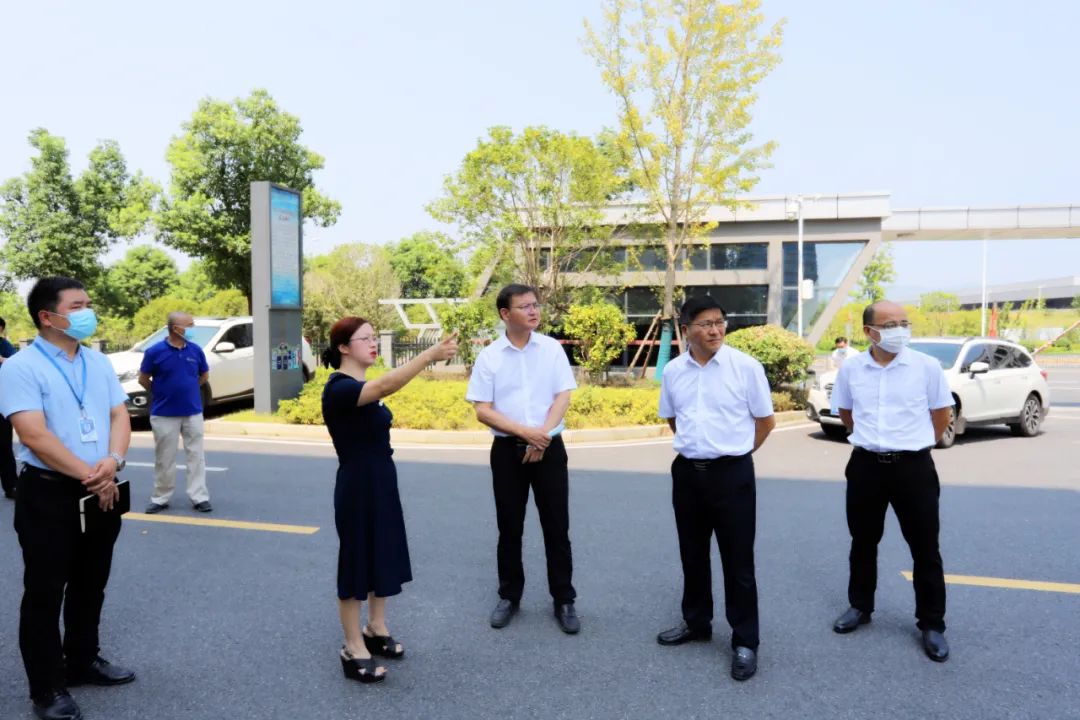 梅峰调研工业园区建设和闲置厂房盘活处置工作