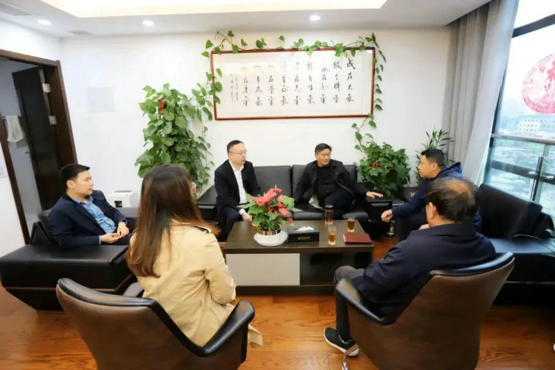 滨江宾馆纪委书记、副总经理胡志刚一行受邀来访集团洽谈
