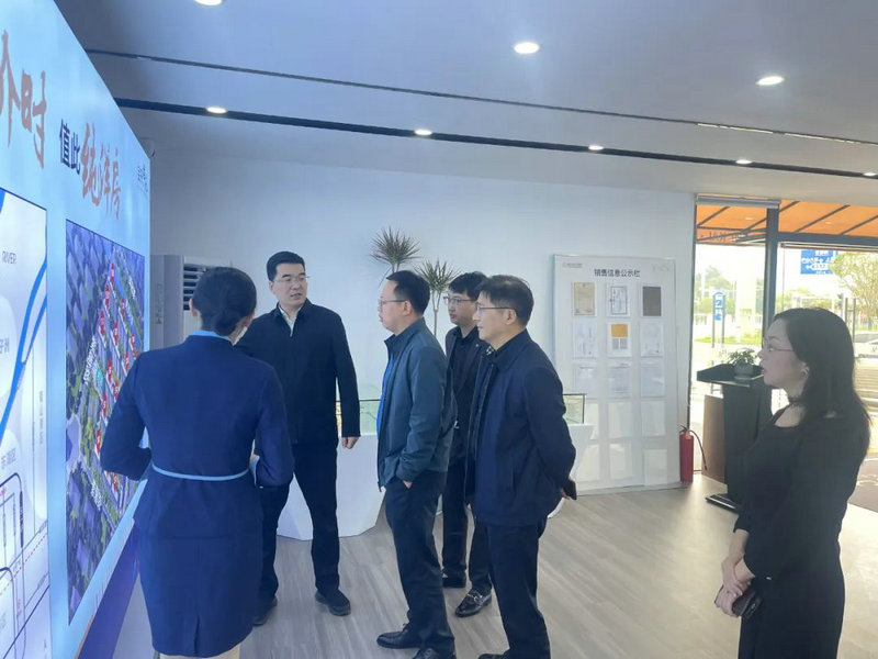 贺敏深入集团房地产项目调研