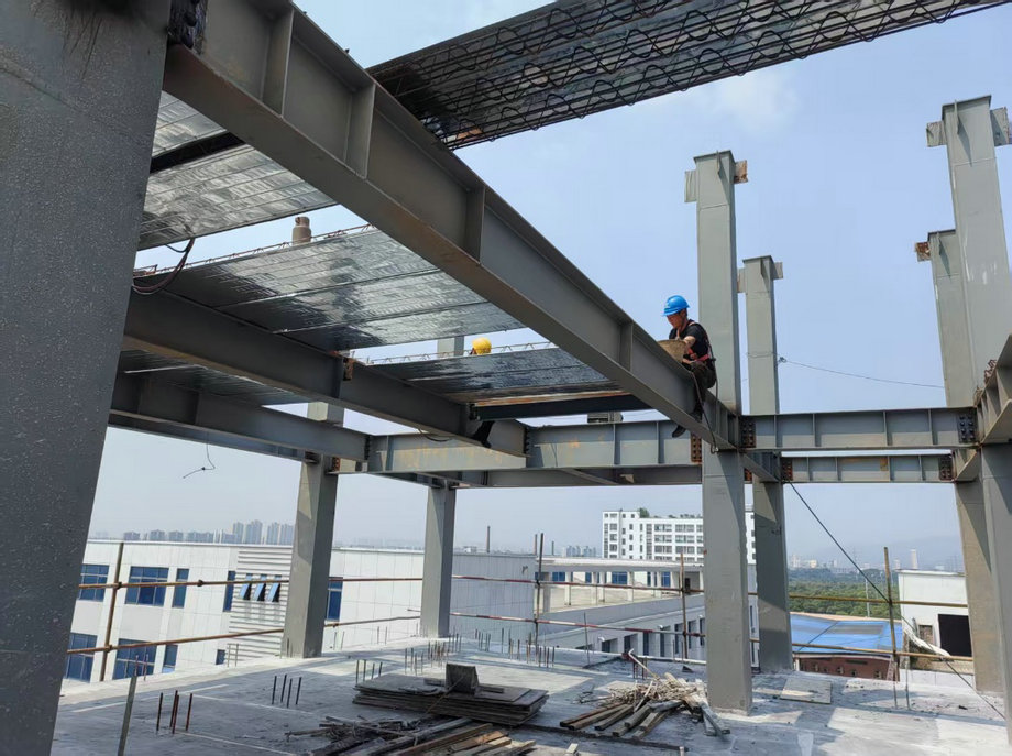 项目攻坚不停歇 奏响五一“奋进曲”