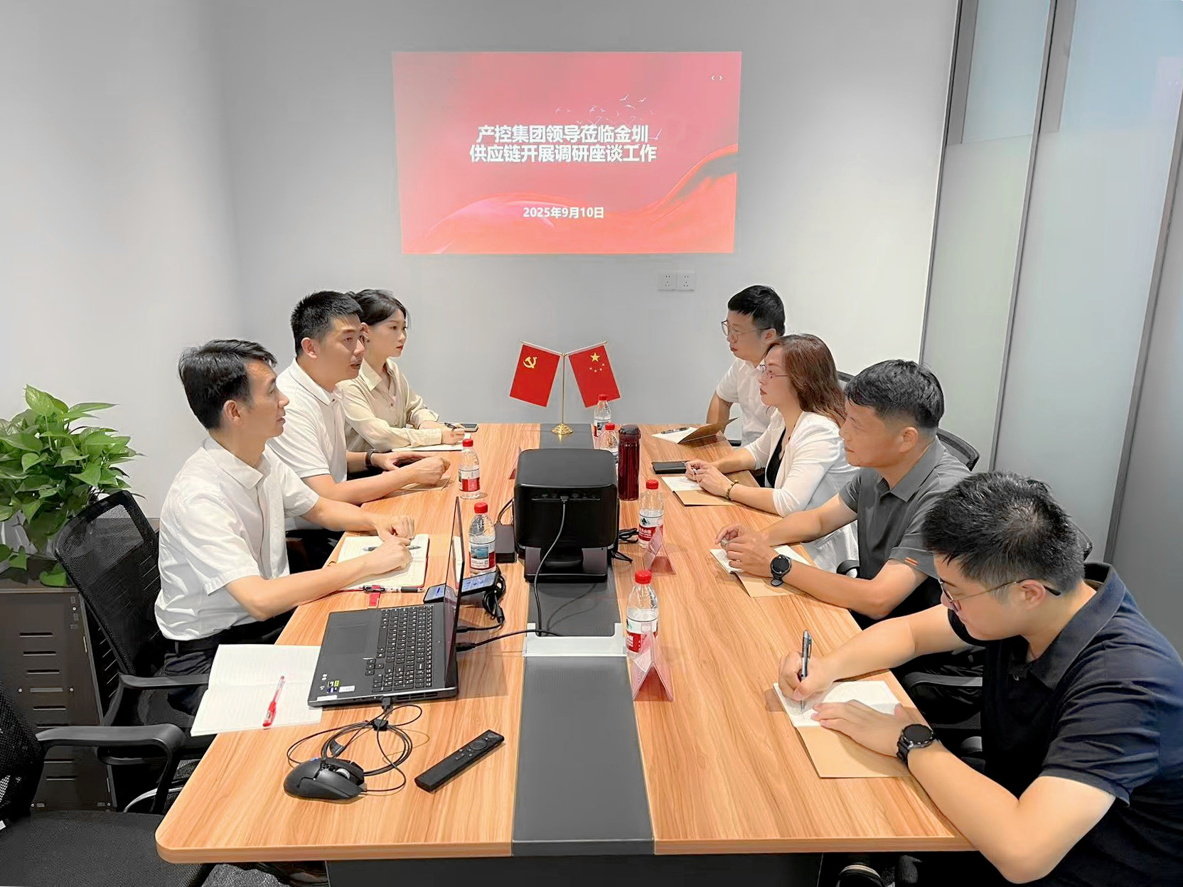 罗贤锦带队赴深圳考察交流